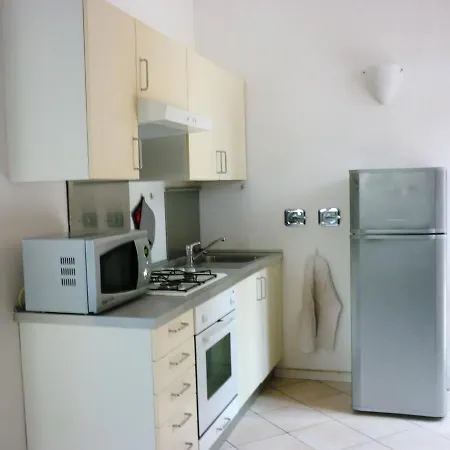 Cozy In With Terrace Apartment Bologna