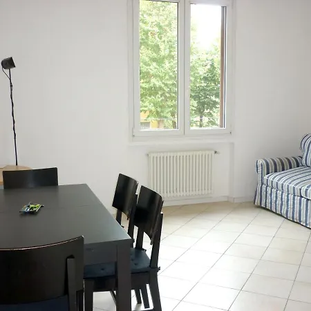 Cozy In With Terrace דירה